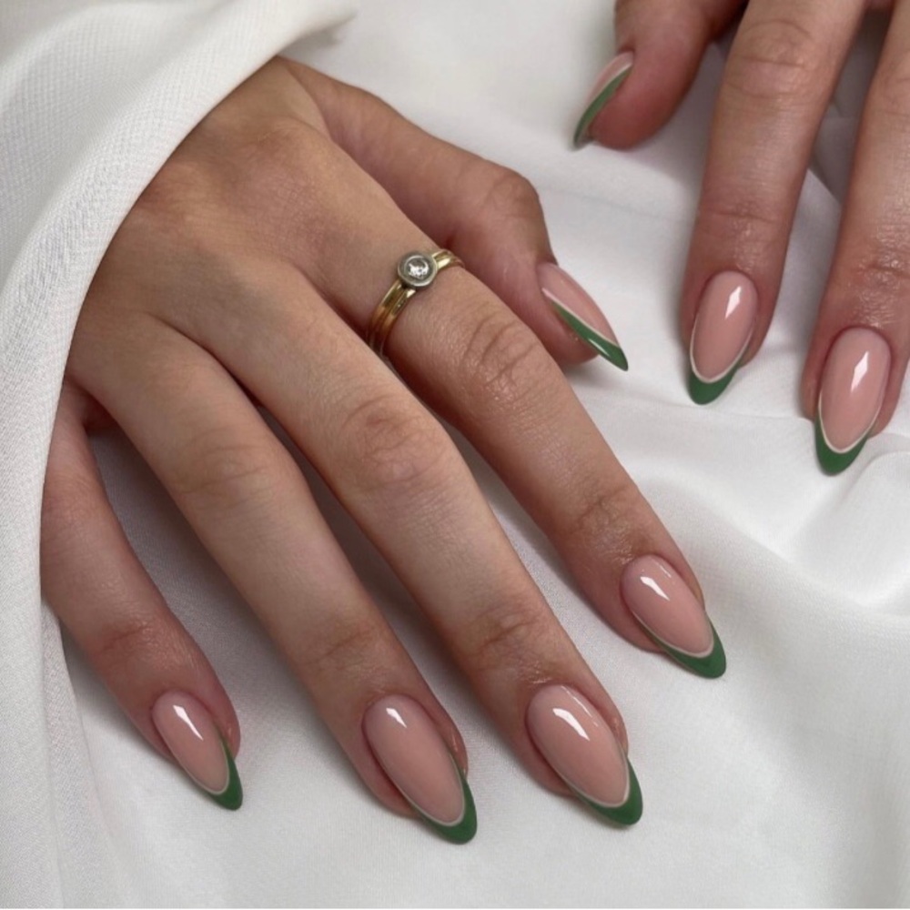 Almond Press-On Artificial Nails w Green Gold Accents Tip | 24 pcs with adhesive